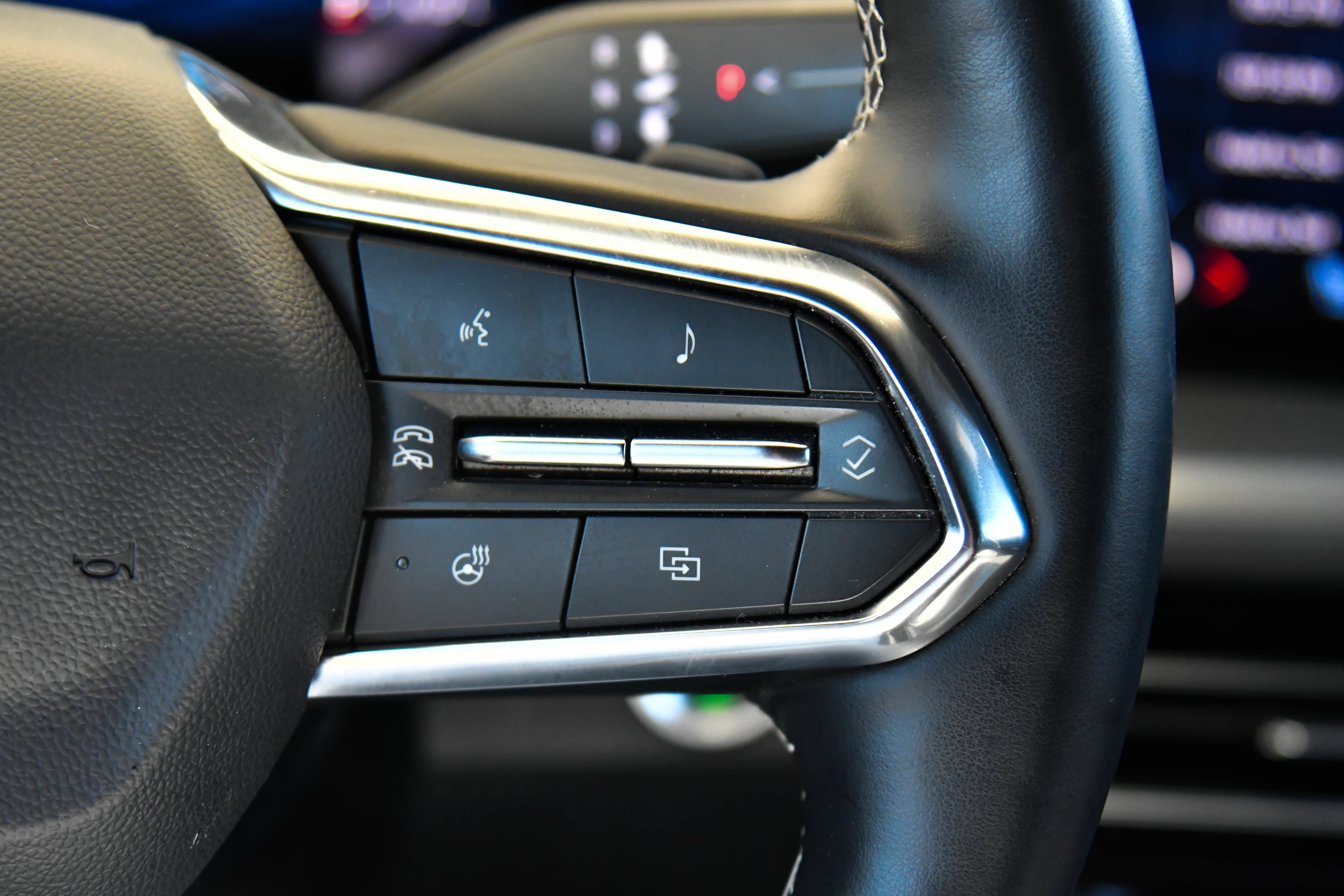 Used 2024 Chevrolet Traverse LT FWD image 39