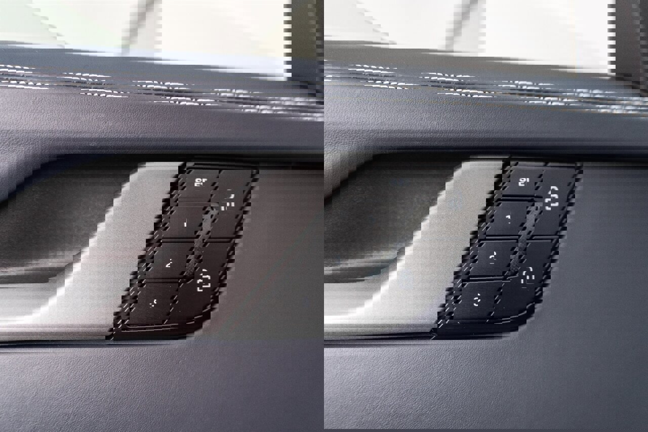 Used 2025 Porsche 911 Carrera w/ Premium Package image 86