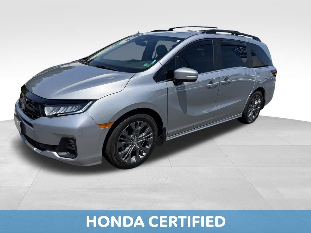 Used 2025 Honda Odyssey Touring image 3