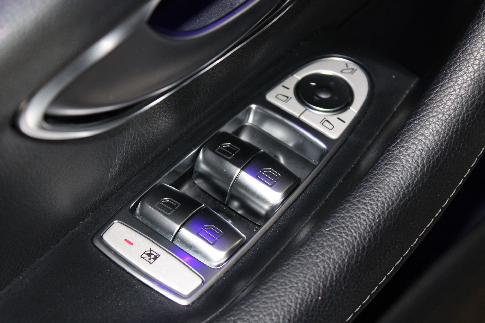 Used 2023 Mercedes-Benz E 350 4MATIC Sedan image 40