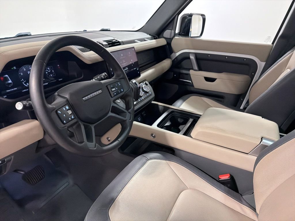 Used 2024 Land Rover Defender 130 X-Dynamic SE image 10