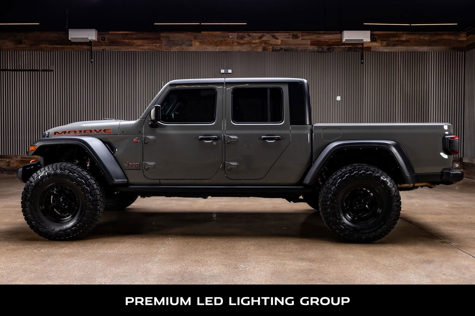 Used 2023 Jeep Gladiator Mojave w/ LED Lighting Group AWD/4WD image 6