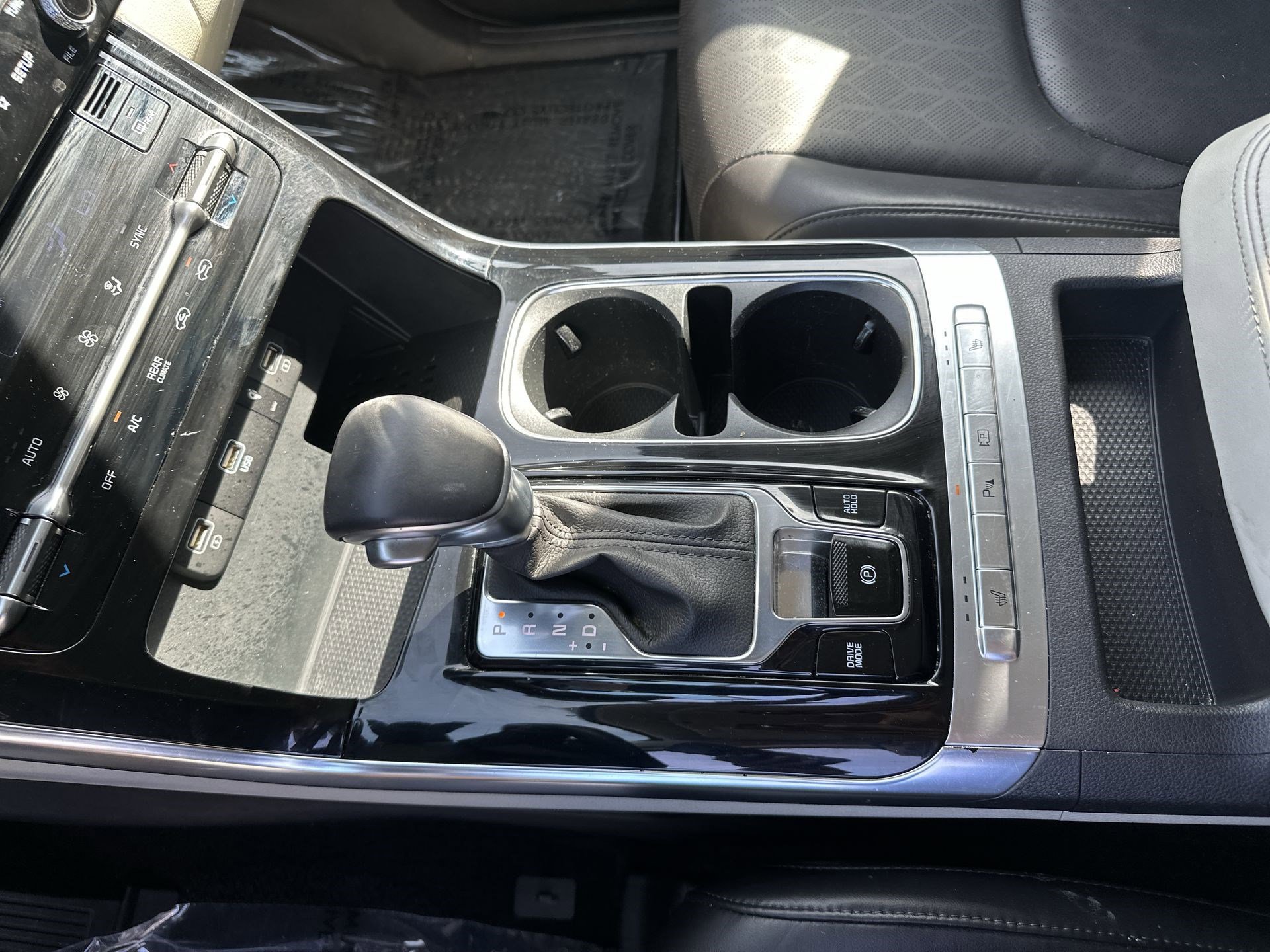 Used 2024 Kia Carnival EX FWD image 21
