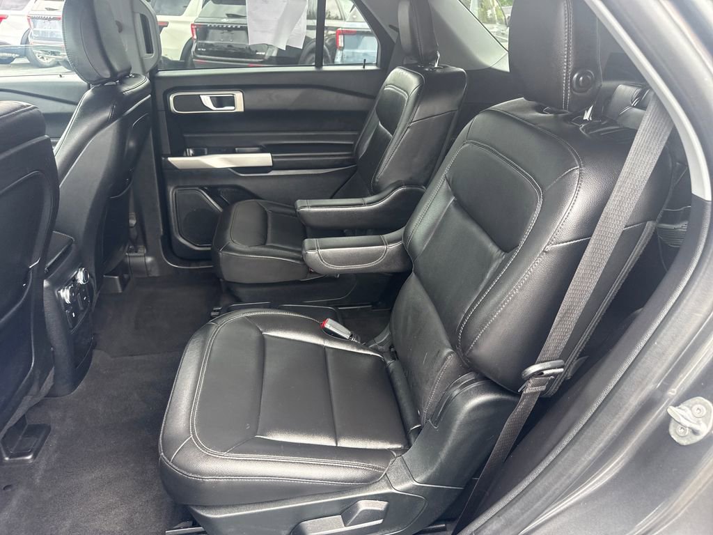 Used 2020 Ford Explorer XLT w/ Equipment Group 202A AWD/4WD image 18