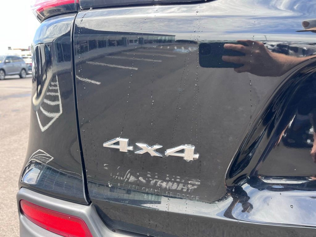 Used 2019 Jeep Cherokee Limited w/ Luxury Group AWD/4WD image 6