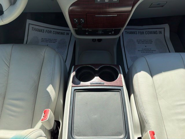 Used 2012 Toyota Sienna XLE w/ Entertainment Pkg FWD image 25