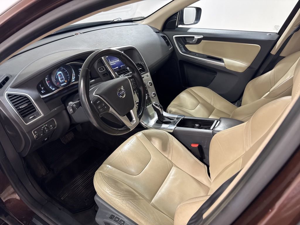 Used 2017 Volvo XC60 T6 Dynamic w/ Climate Package image 18