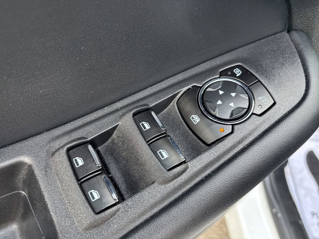 Used 2022 Ford Edge SE w/ Black Appearance Package image 16