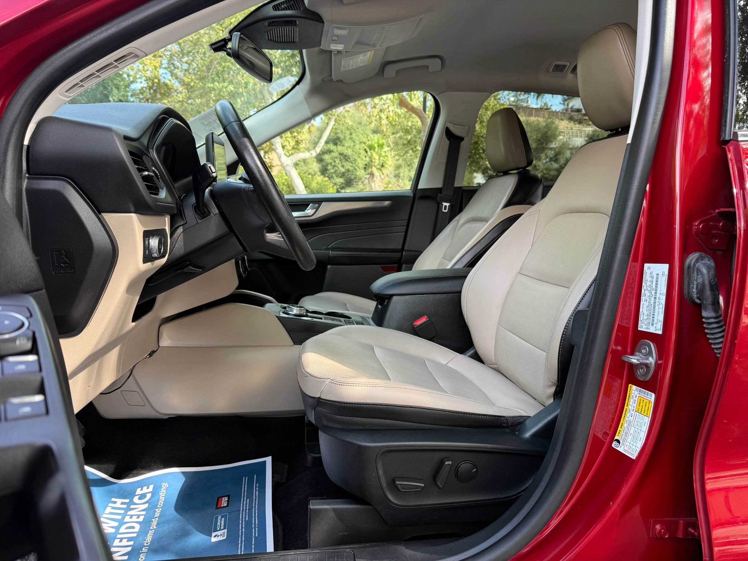 Used 2021 Ford Escape Titanium FWD image 11