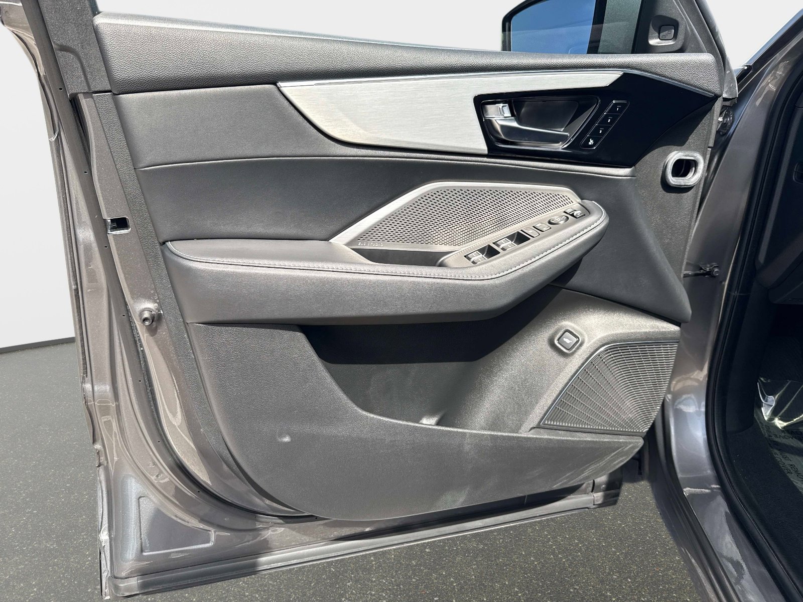 Certified 2024 Acura MDX FWD w/ Technology Package image 16