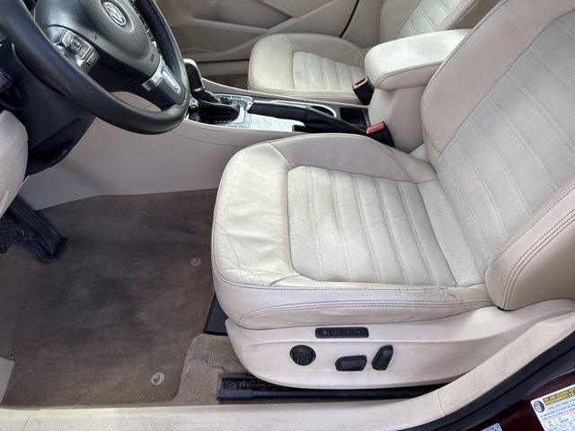 Used 2014 Volkswagen Passat TDI SEL Premium image 16