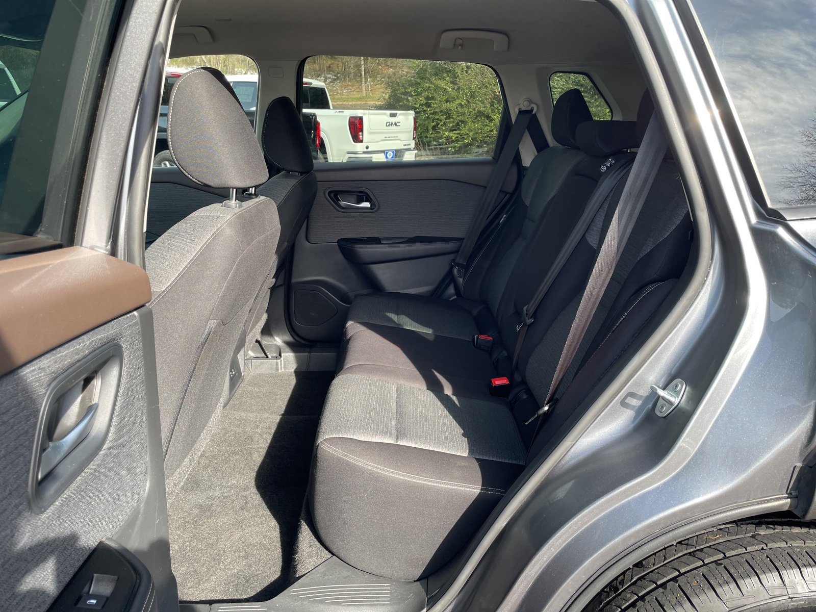 Used 2023 Nissan Rogue SV image 26