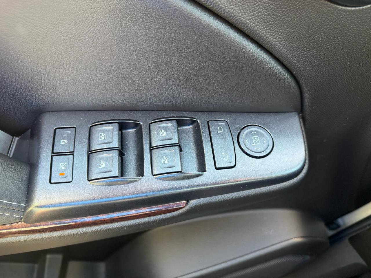 Used 2017 GMC Yukon SLE w/ SLE Value Package image 43