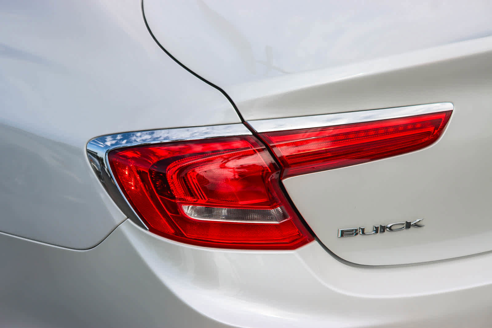 Used 2017 Buick LaCrosse Premium image 8