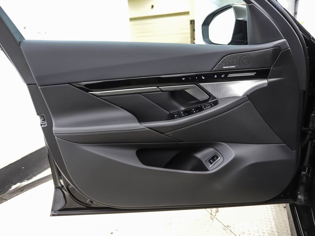 New 2026 BMW 530i xDrive w/ M Sport Package image 9