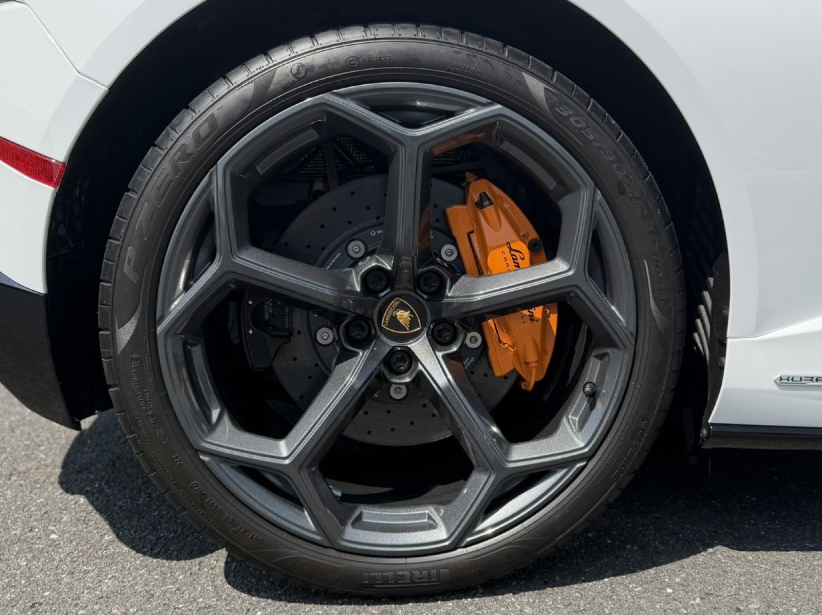 Used 2023 Lamborghini Huracan EVO RWD image 9