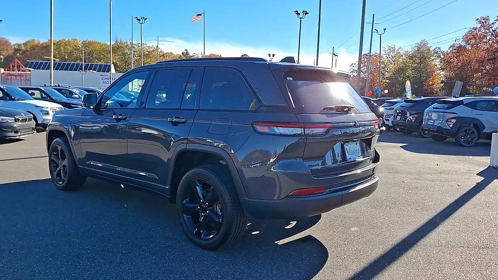 Used 2023 Jeep Grand Cherokee Altitude image 8