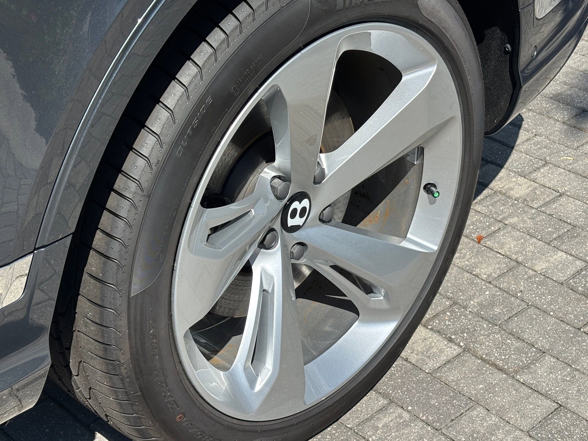 New 2025 Bentley Bentayga Extended Wheelbase image 36