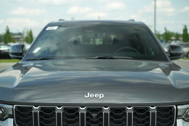 New 2026 Jeep Grand Cherokee L Limited w/ Luxury Tech Group II AWD/4WD image 43