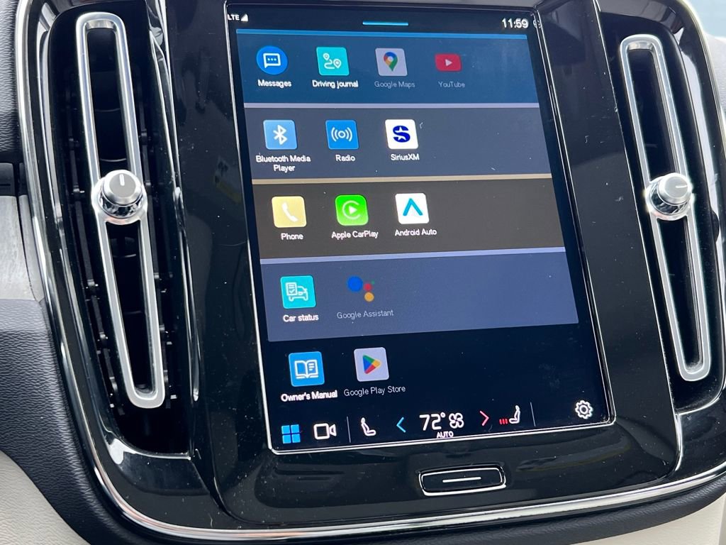 Used 2023 Volvo XC40 B4 Plus image 24