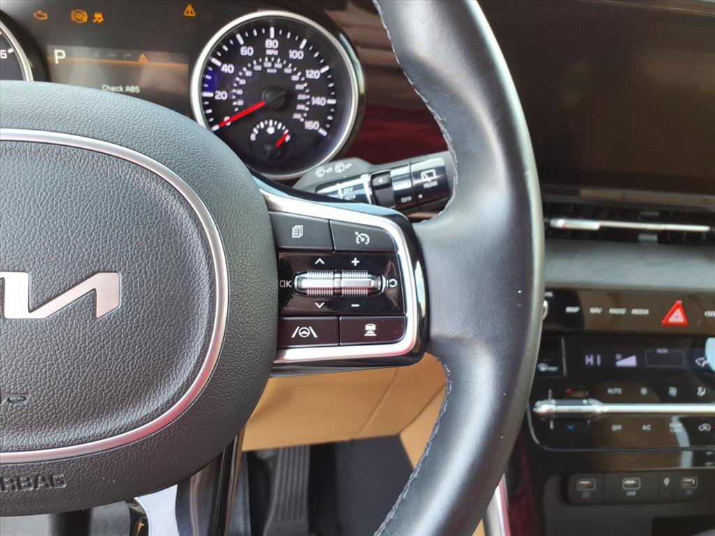 Used 2022 Kia Carnival EX image 15