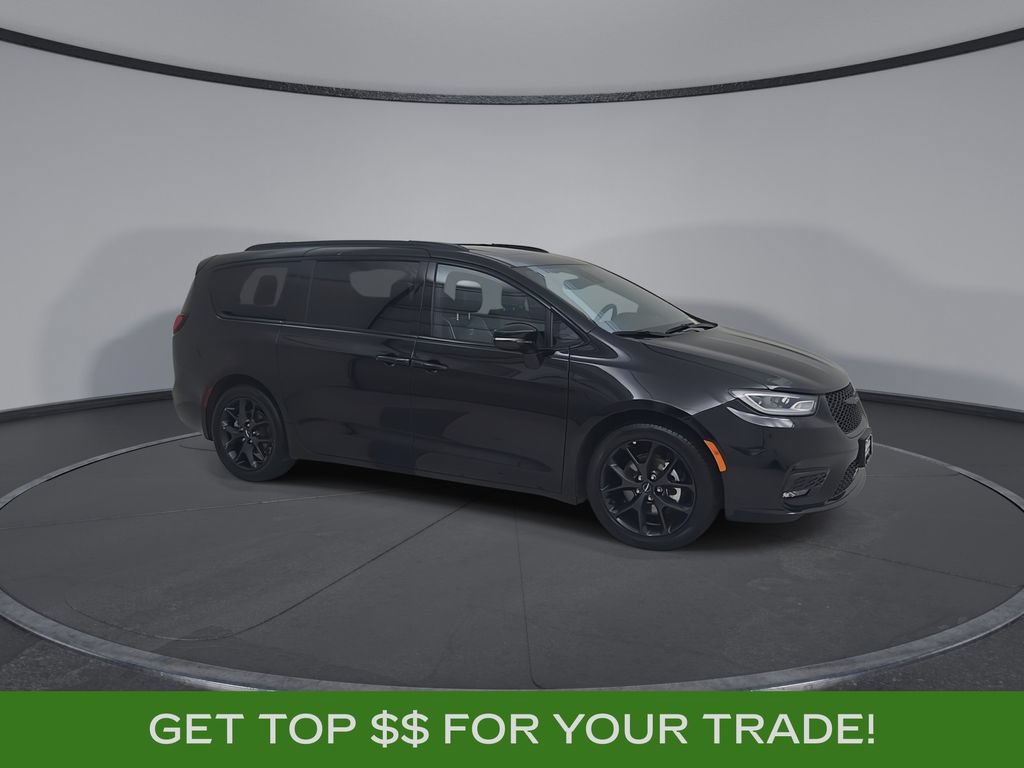 Certified 2025 Chrysler Pacifica Limited FWD image 2