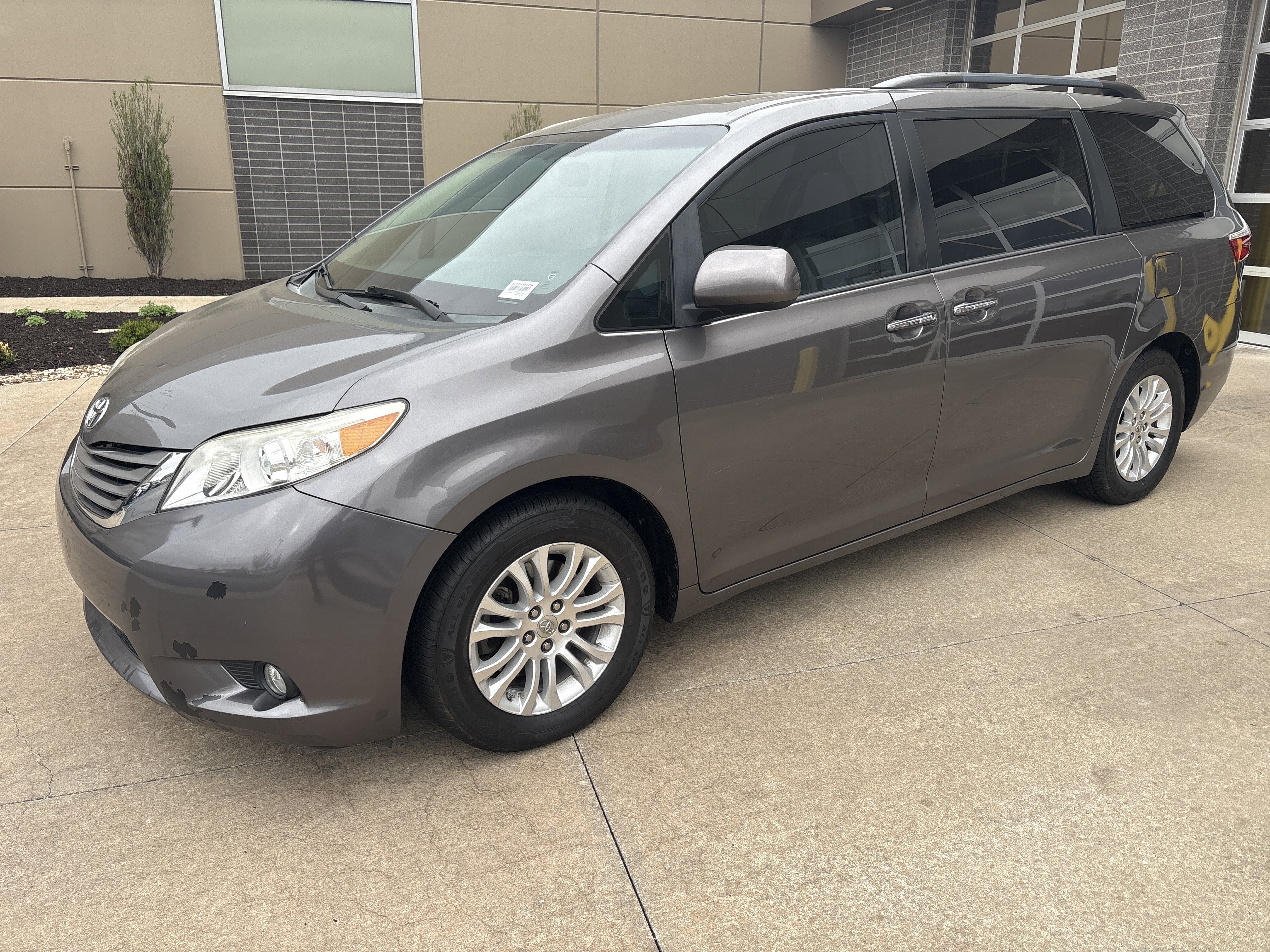 Used 2015 Toyota Sienna XLE image 16
