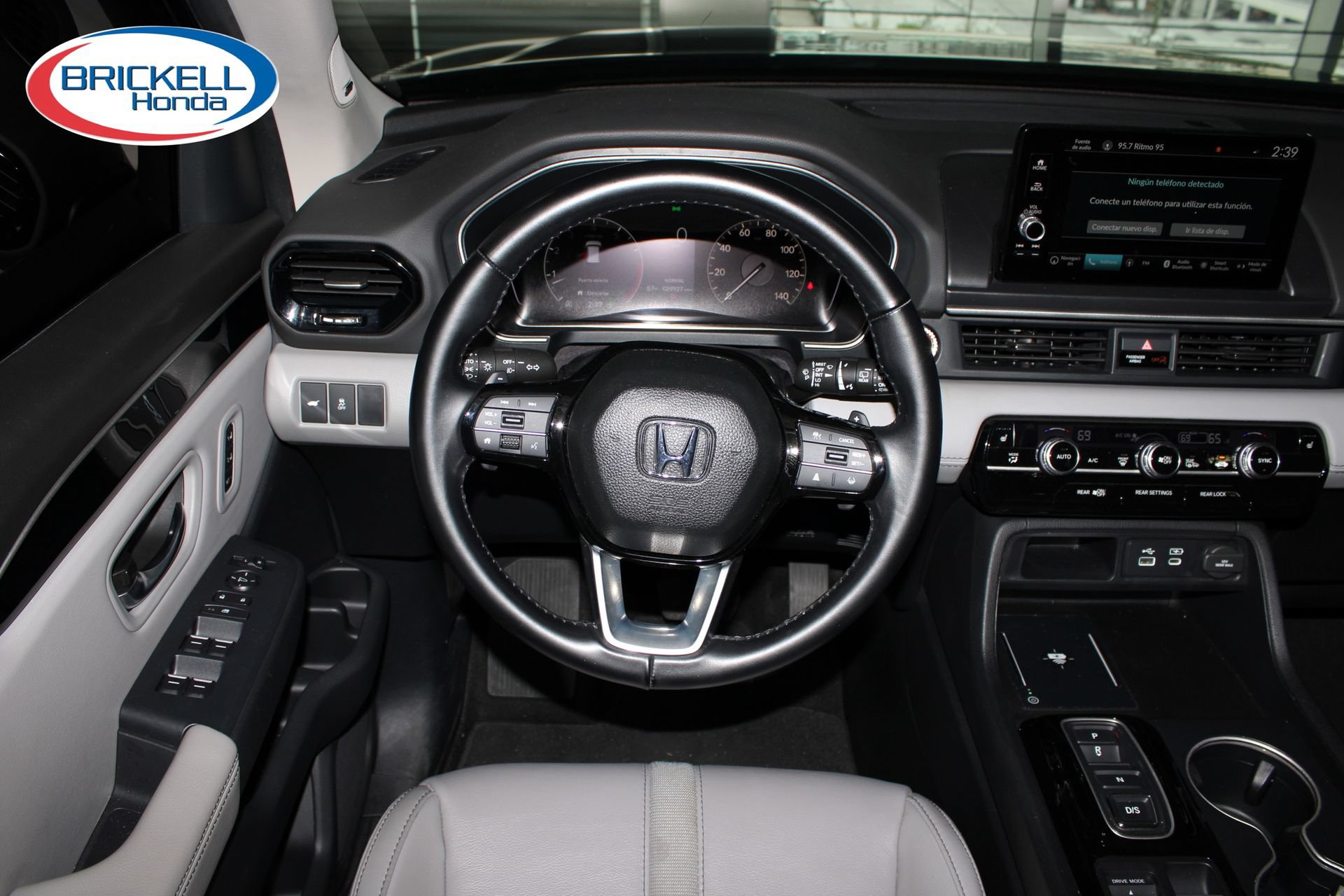 Used 2023 Honda Pilot Touring image 17