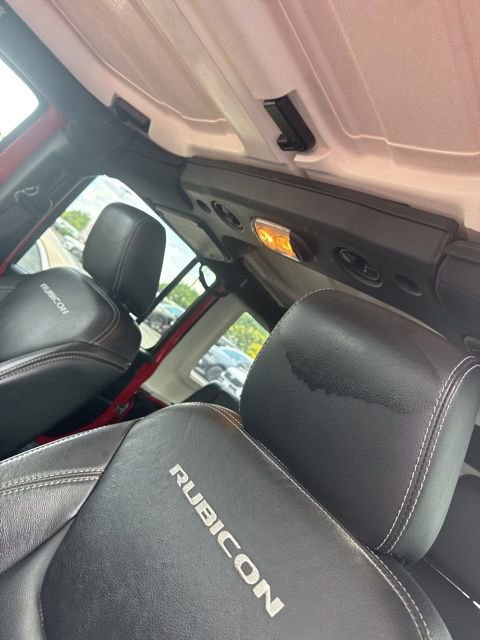 Used 2015 Jeep Wrangler Unlimited Rubicon w/ Connectivity Group AWD/4WD image 3