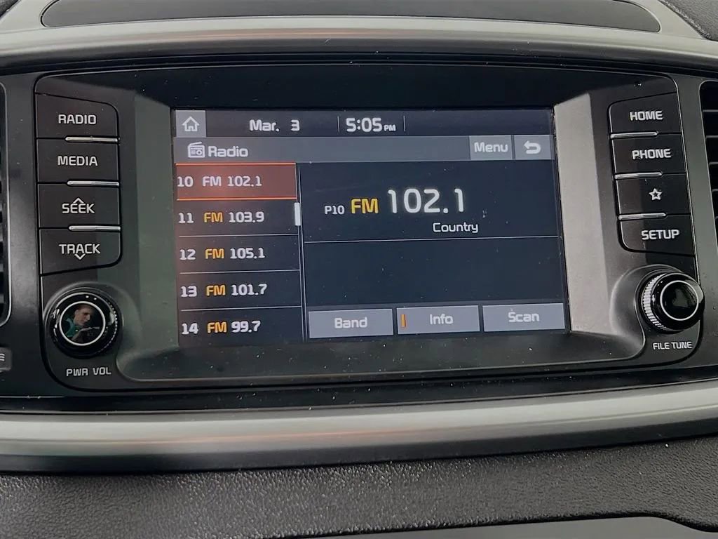 Used 2019 Kia Sorento L image 16