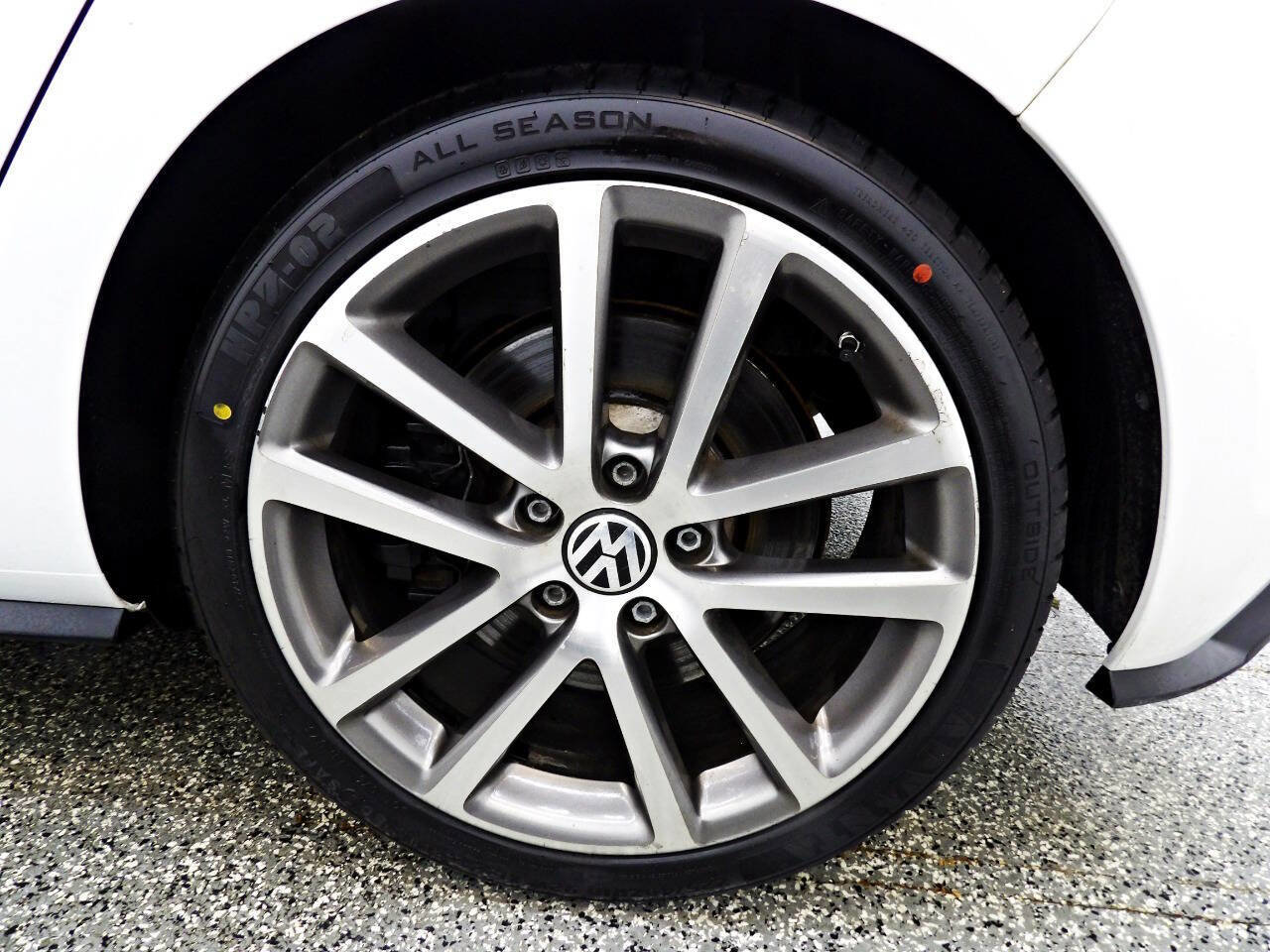 Used 2019 Volkswagen Golf R 4-Door image 20