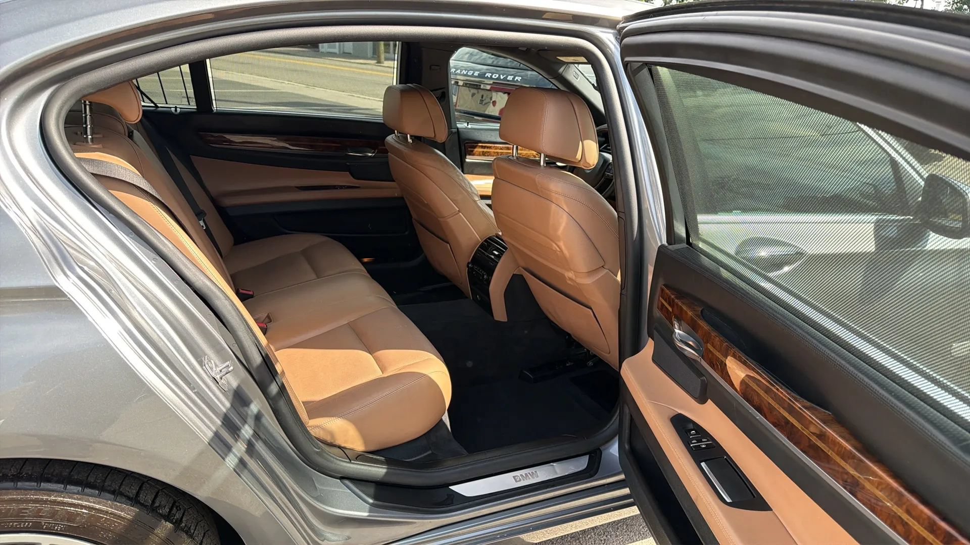 Used 2015 BMW 750Li xDrive w/ Executive Package AWD/4WD image 25