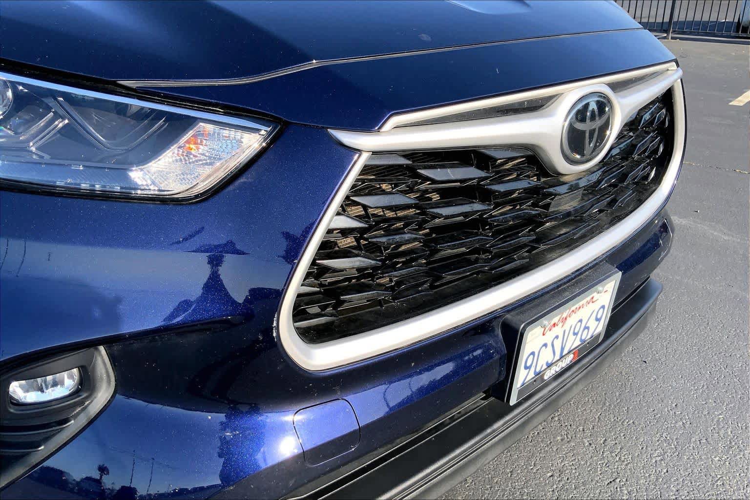 Used 2022 Toyota Highlander XLE AWD/4WD image 29