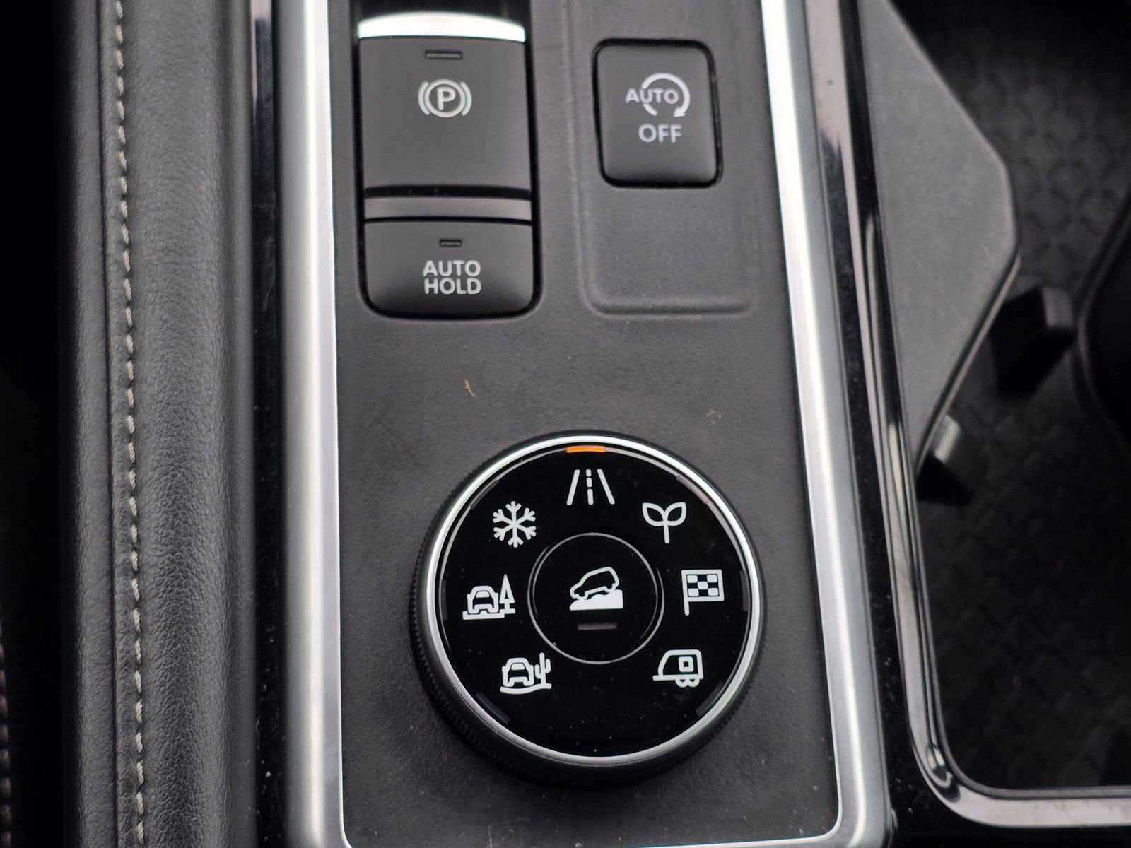 Used 2024 Nissan Pathfinder SV image 29