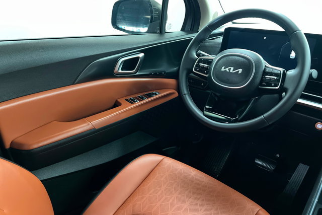 Used 2025 Kia Carnival SX FWD image 11