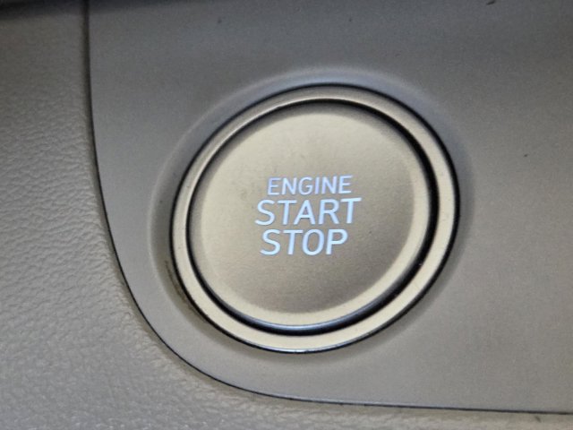 Used 2022 Hyundai Elantra Limited FWD image 17