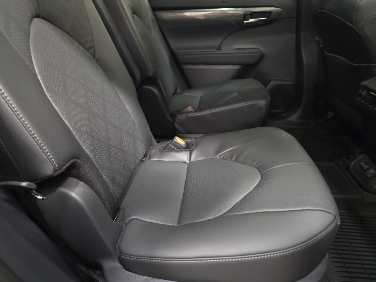 New 2026 Toyota Highlander Platinum image 20