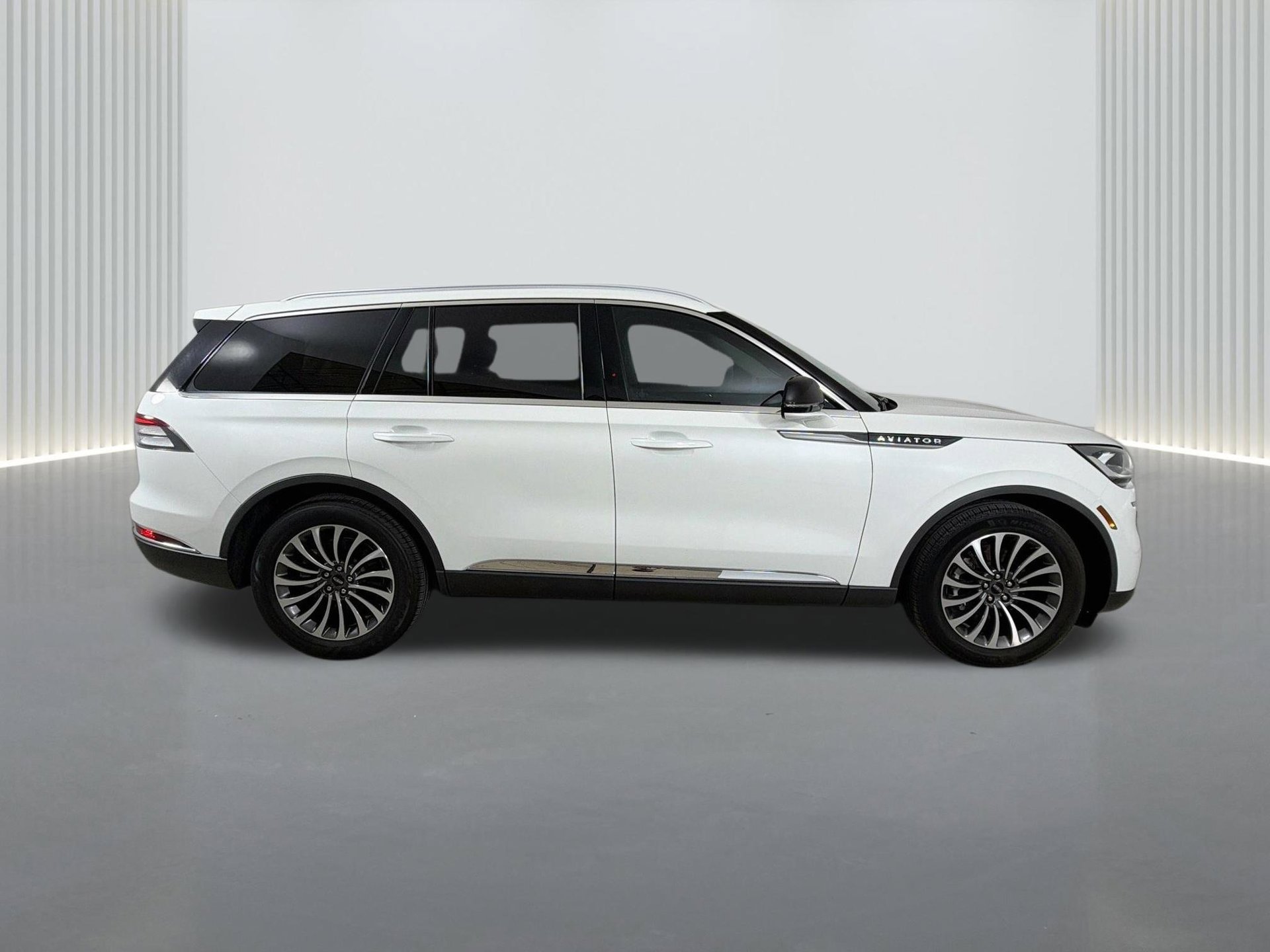 Used 2023 Lincoln Aviator 2WD w/ Premium Package image 6
