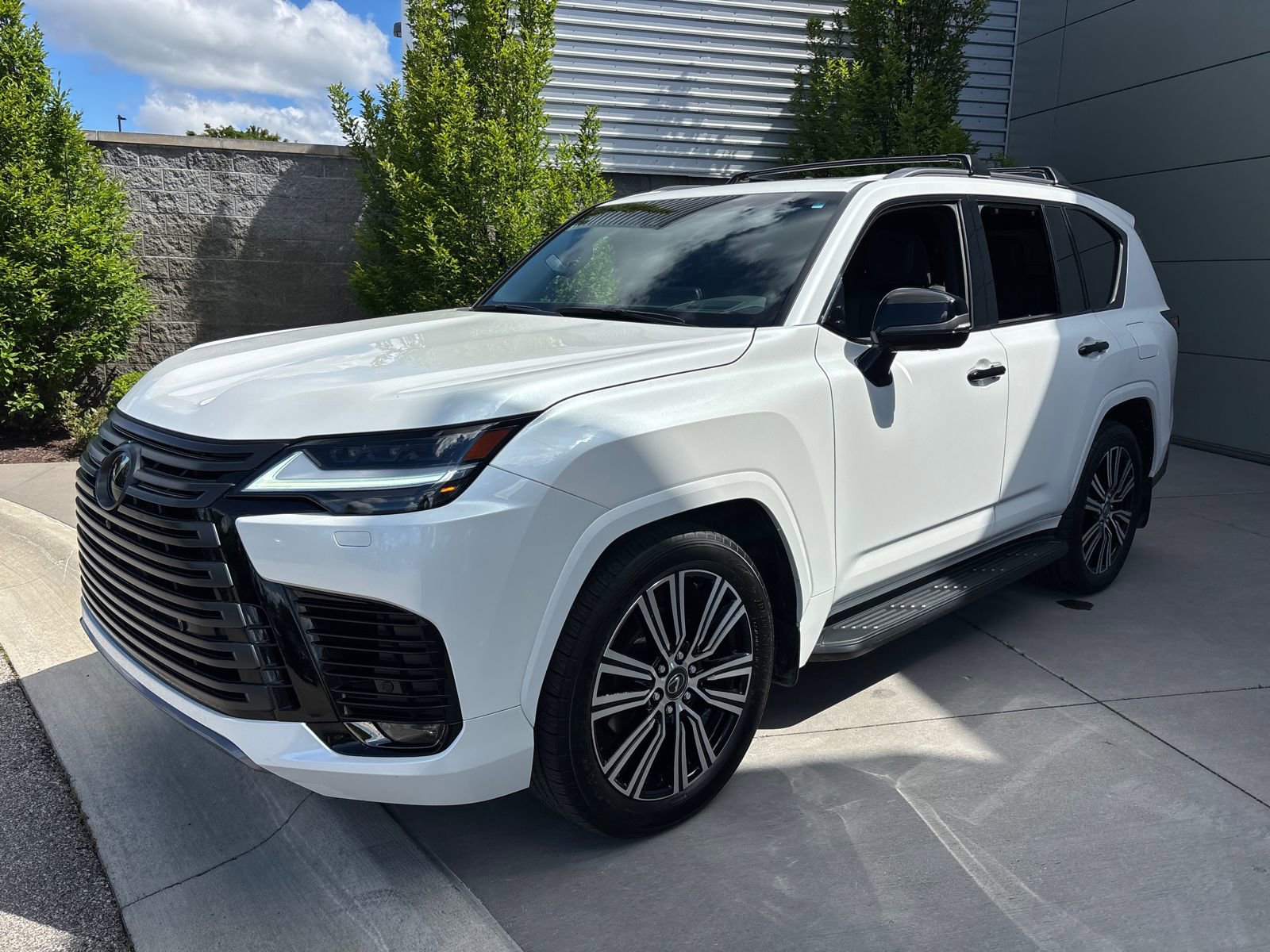 Used 2024 Lexus LX 600 4WD w/ Appearance Package image 1