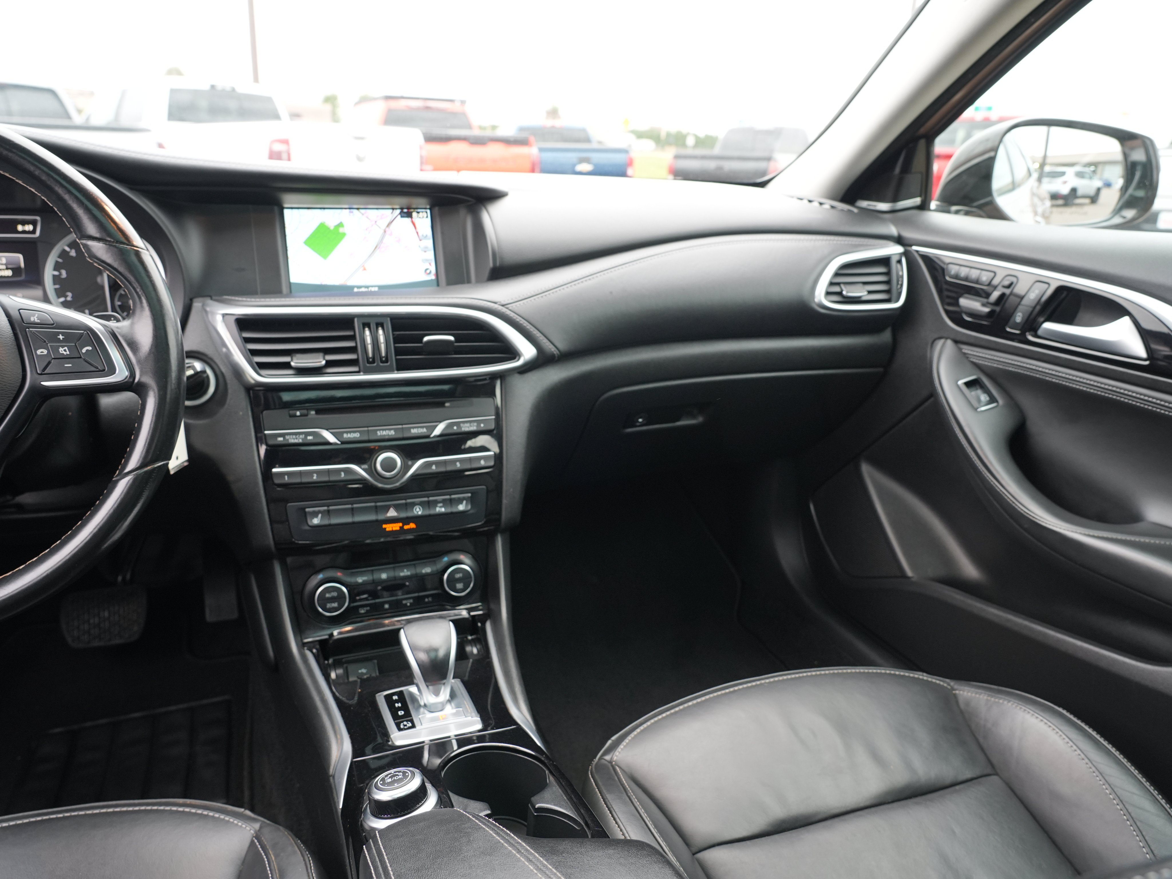 Used 2017 INFINITI QX30 Premium w/ Navigation Package AWD/4WD image 21