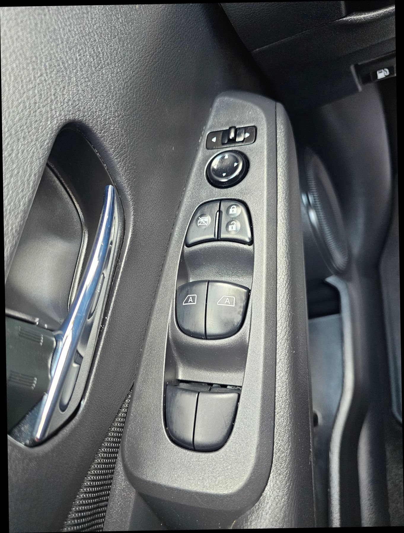 Used 2022 Nissan Kicks SV FWD image 19
