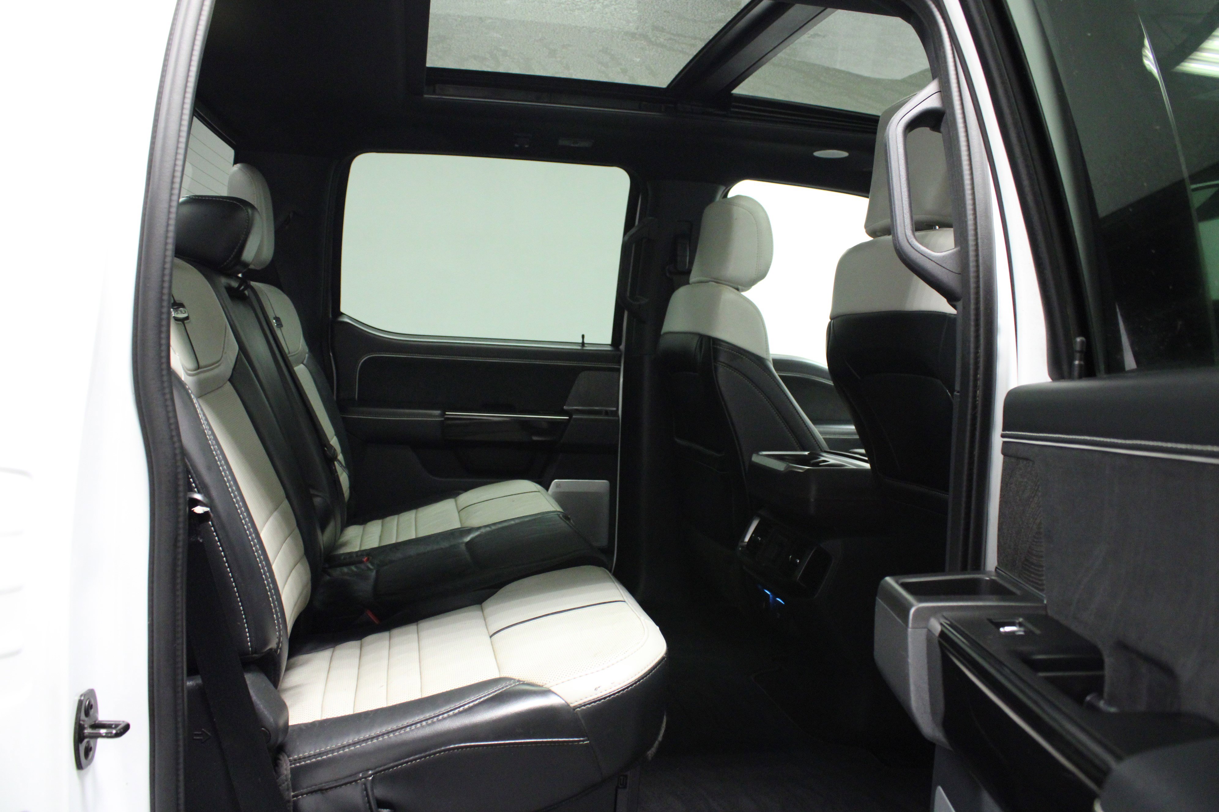 Used 2023 Ford F150 Lightning Platinum image 15