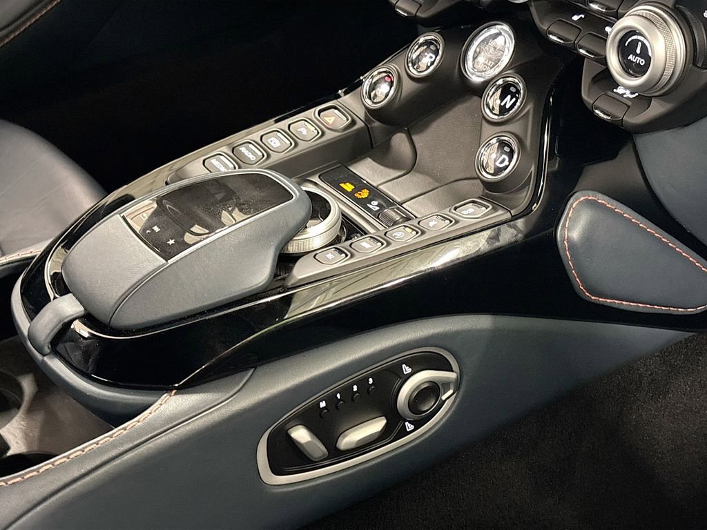 Used 2020 Aston Martin V8 Vantage Coupe RWD image 19