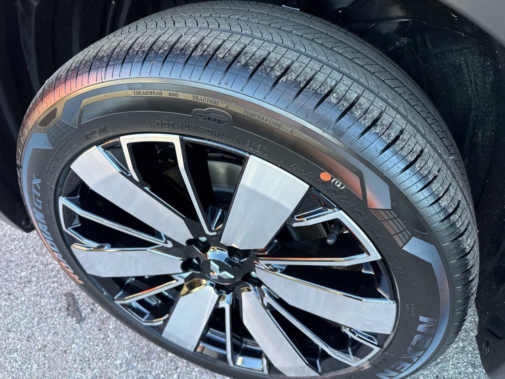 New 2025 Mitsubishi Outlander SE image 9