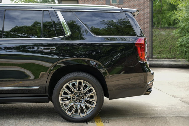 Used 2024 GMC Yukon Denali Ultimate w/ LPO, Floor Liner Package AWD/4WD image 5
