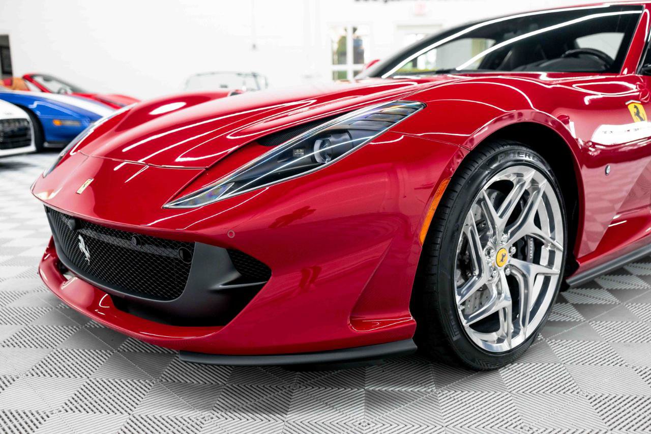 Used 2018 Ferrari 812 Superfast RWD image 14
