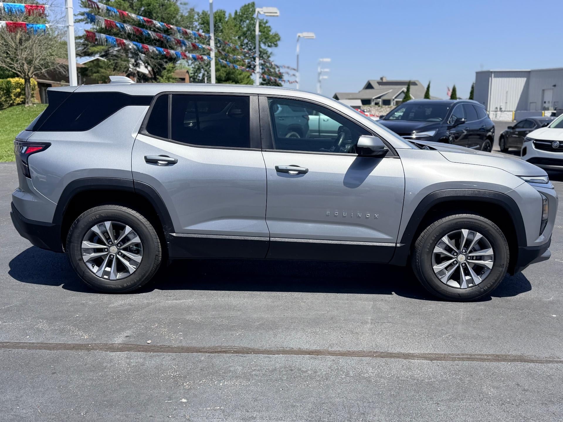 Used 2025 Chevrolet Equinox LT FWD image 4