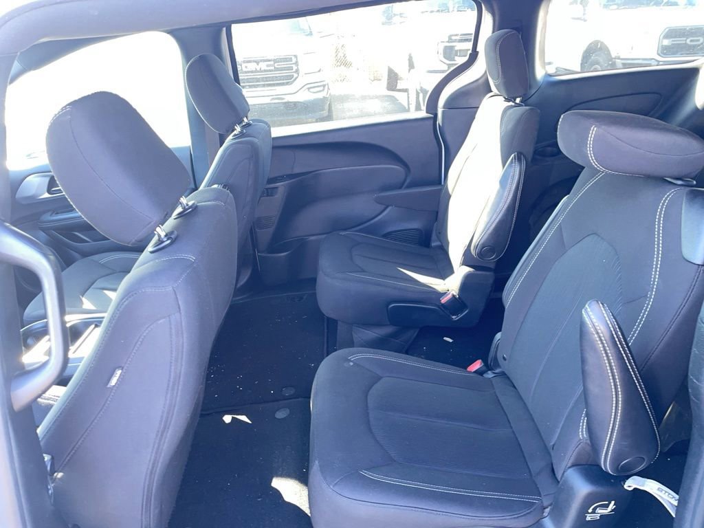 Used 2023 Chrysler Pacifica Touring image 10