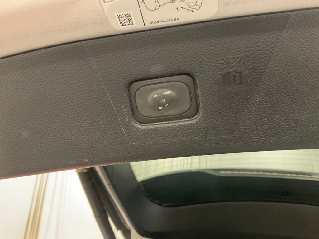 Used 2018 Ford Edge Titanium FWD image 25