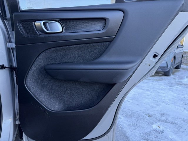 Used 2023 Volvo XC40 B5 Plus image 36